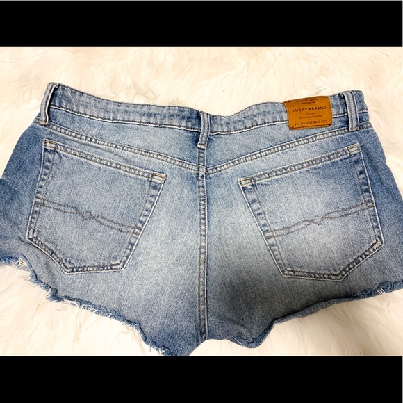 Lucky Brand Distressed Denim Shorts - Picture 4 of 6